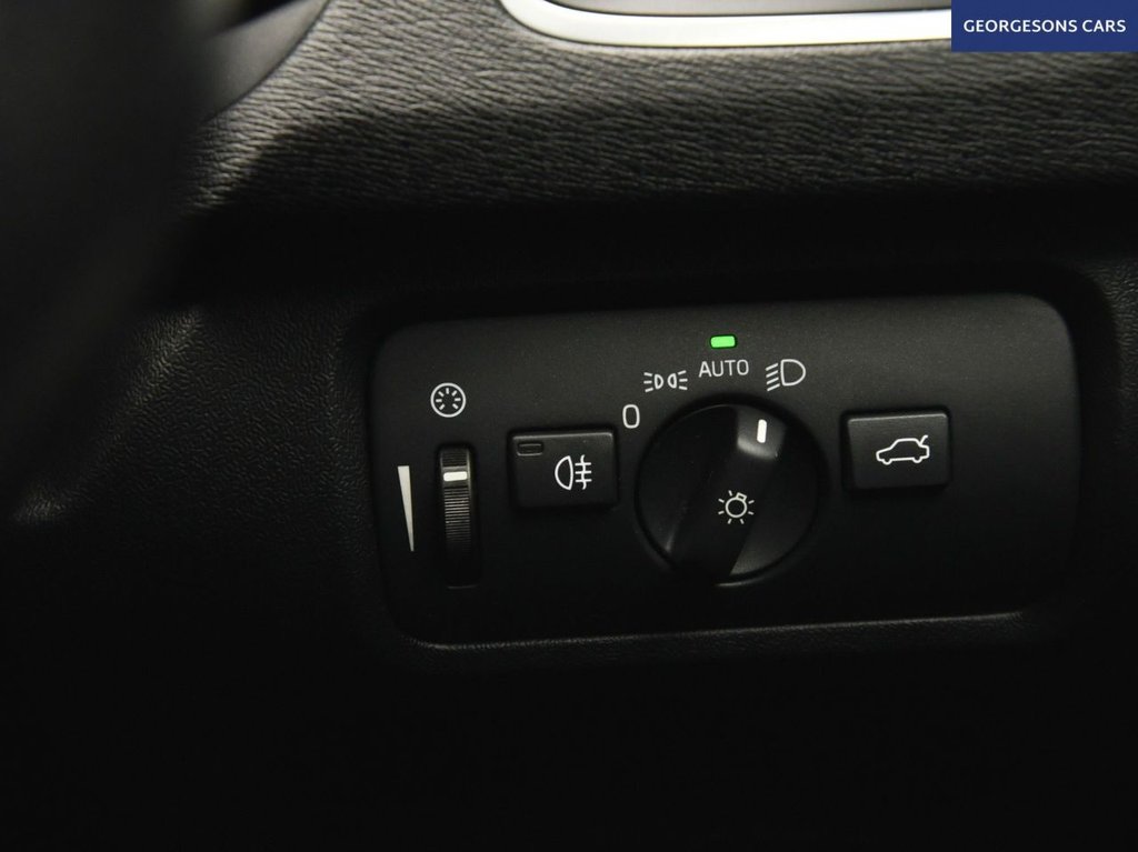 Used Volvo V40 2015 for sale - 78153720: Photo 26