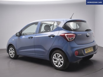 Used Hyundai i10 2018 for sale - 76604336: Photo