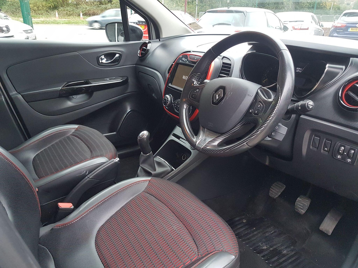 Used Renault Captur 2015 for sale - 76284208: Photo 2