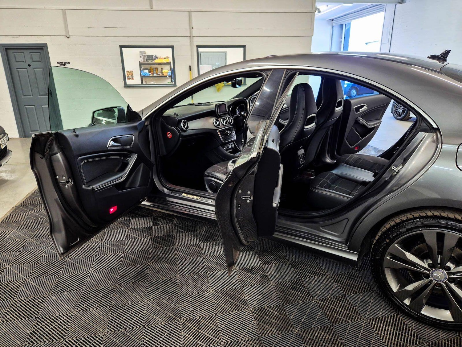 Used Mercedes-Benz CLA 2013 for sale - 78057925: Photo 25