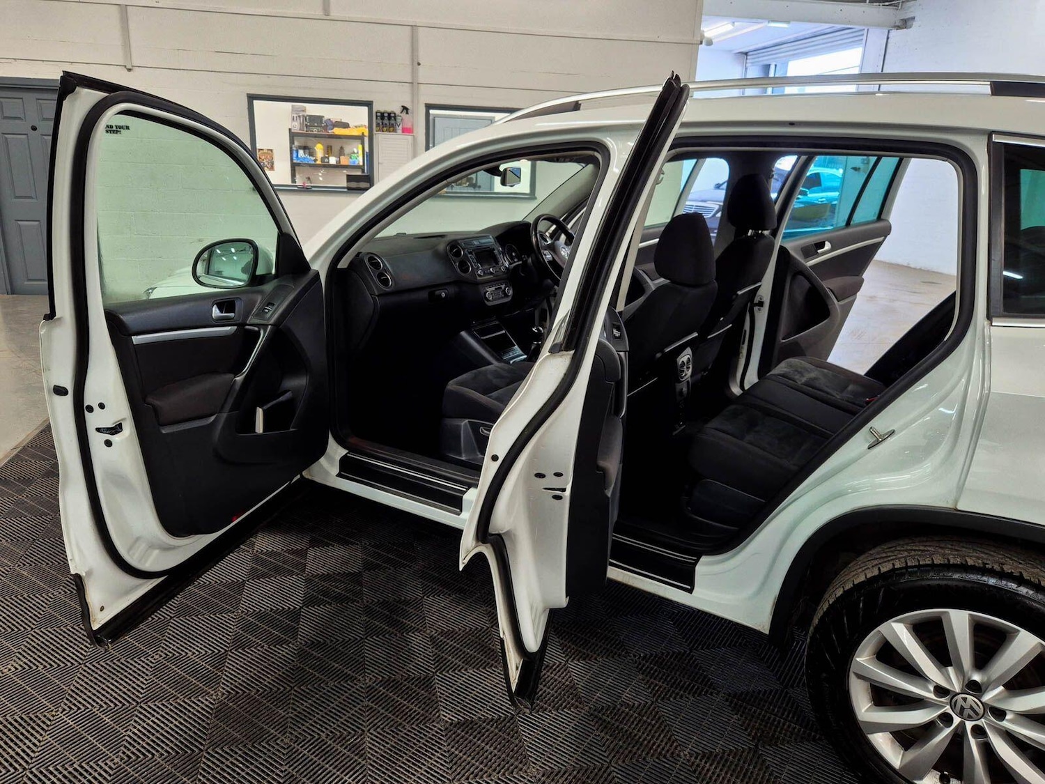 Used Volkswagen Tiguan for sale - 78136156: Photo 31