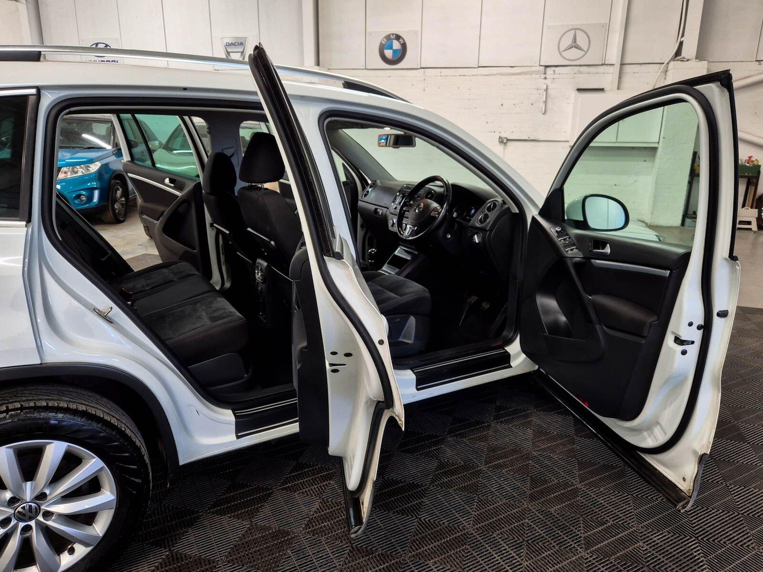 Used Volkswagen Tiguan for sale - 78136156: Photo 32