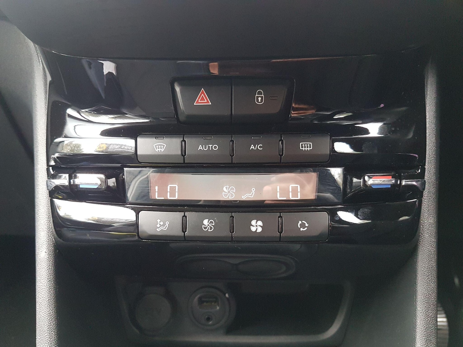 Used Peugeot 2008 2017 for sale - 76539106: Photo 36