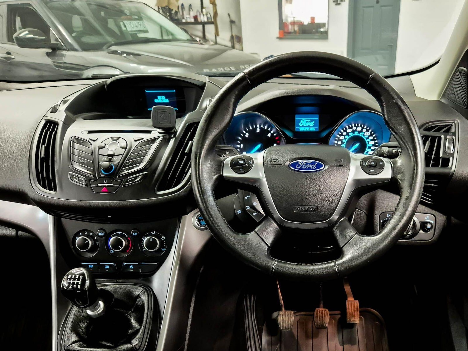 Used Ford Kuga 2015 for sale - 77411403: Photo 2