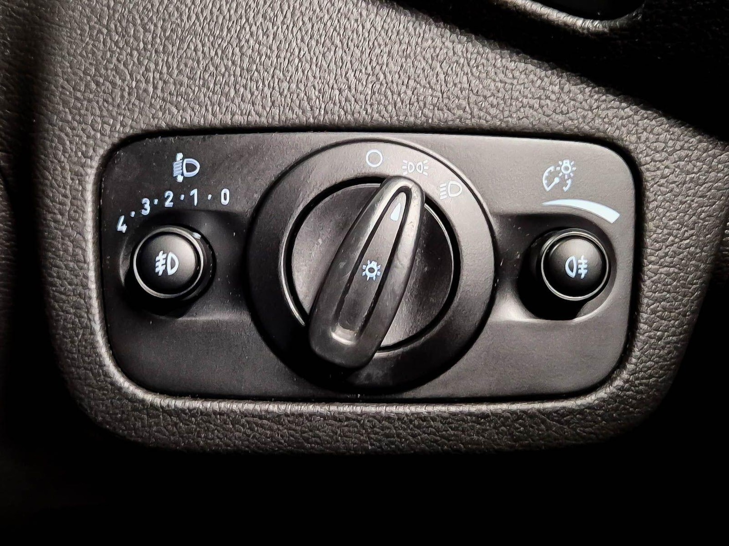 Used Ford Kuga 2015 for sale - 77411403: Photo 94