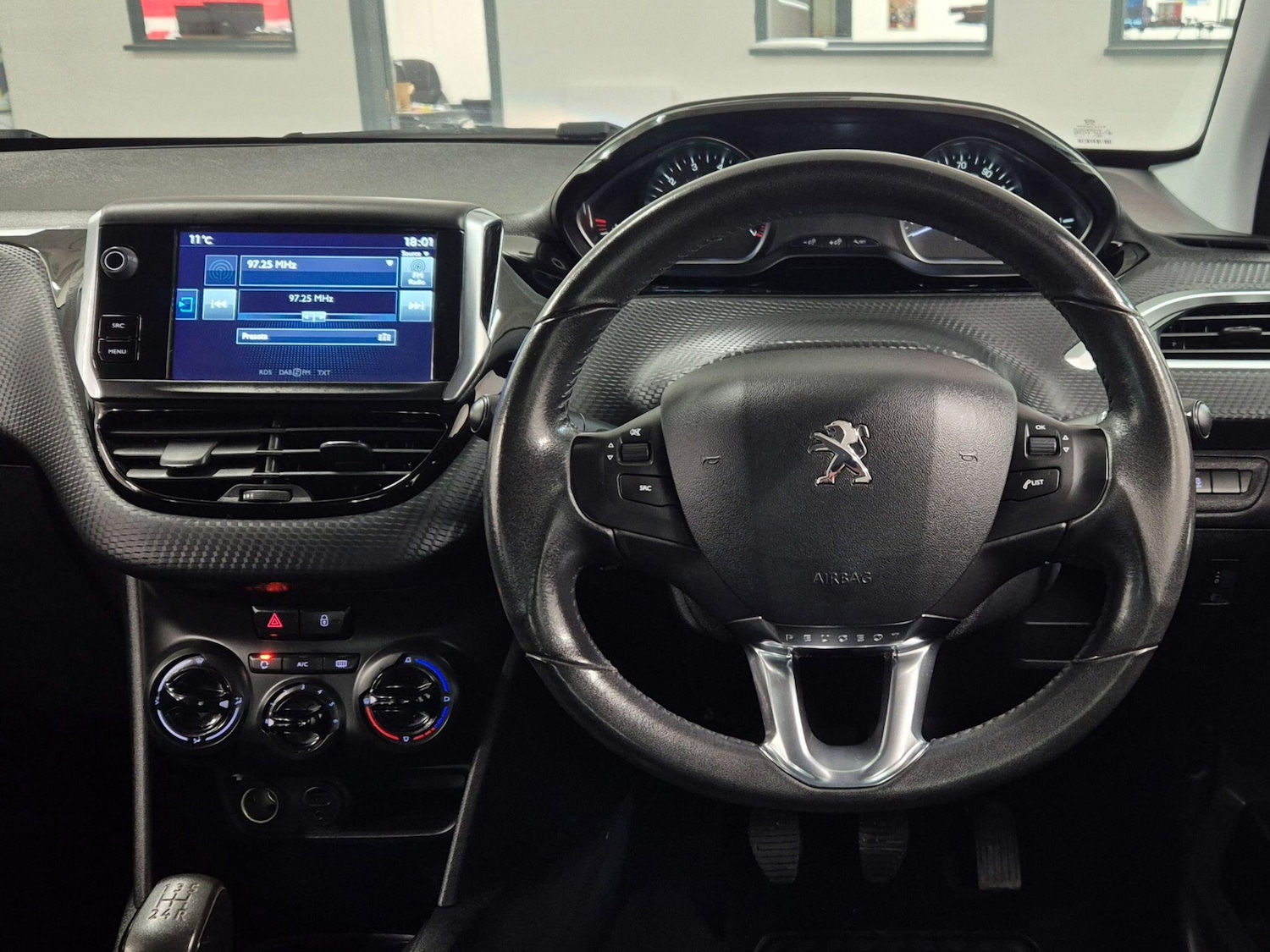 Used Peugeot 208 2016 for sale - 77424704: Photo 2