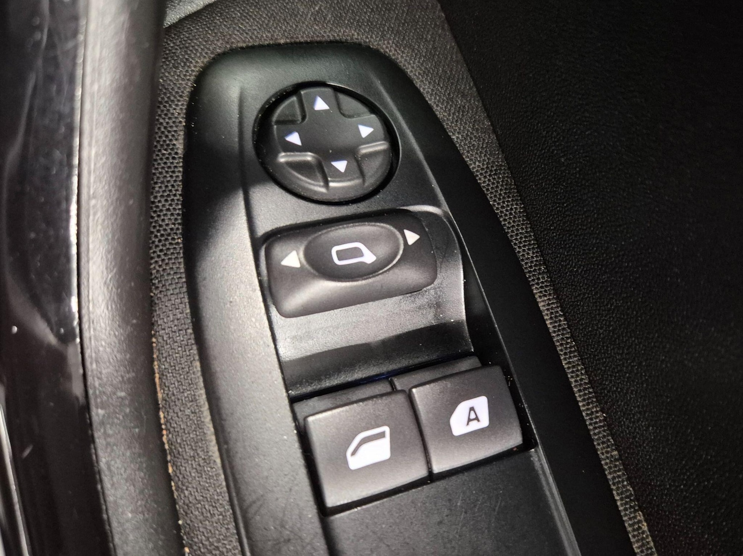 Used Peugeot 208 2016 for sale - 77424704: Photo 32