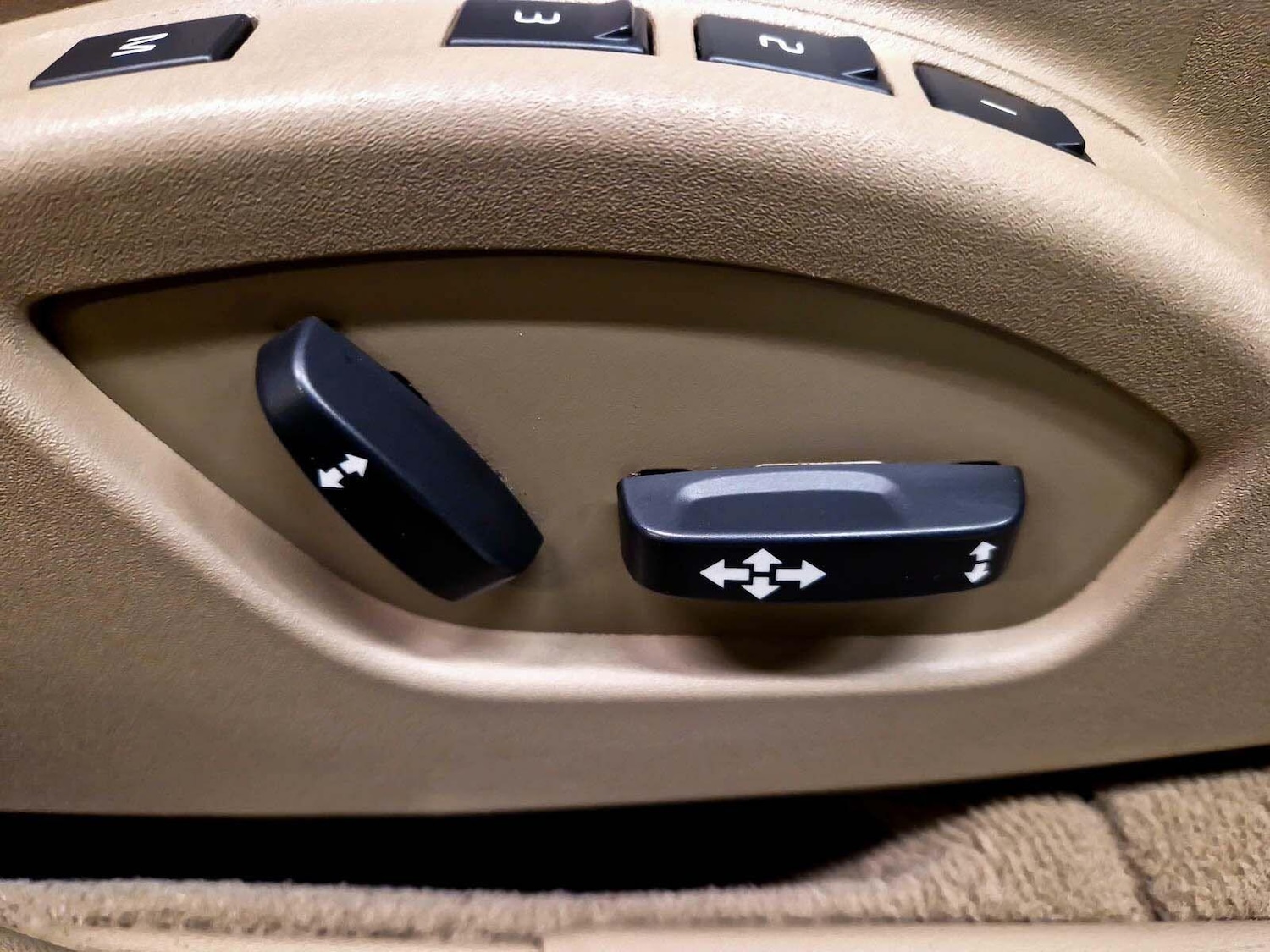 Used Volvo XC70 2009 for sale - 76095147: Photo 28