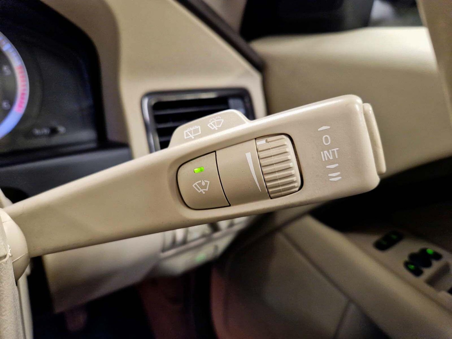 Used Volvo XC70 2009 for sale - 76095147: Photo 60