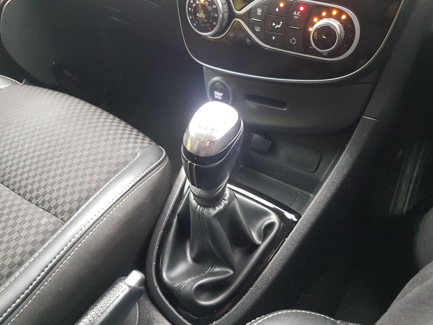 Used Renault Clio 2017 for sale - 76166931: Photo 12