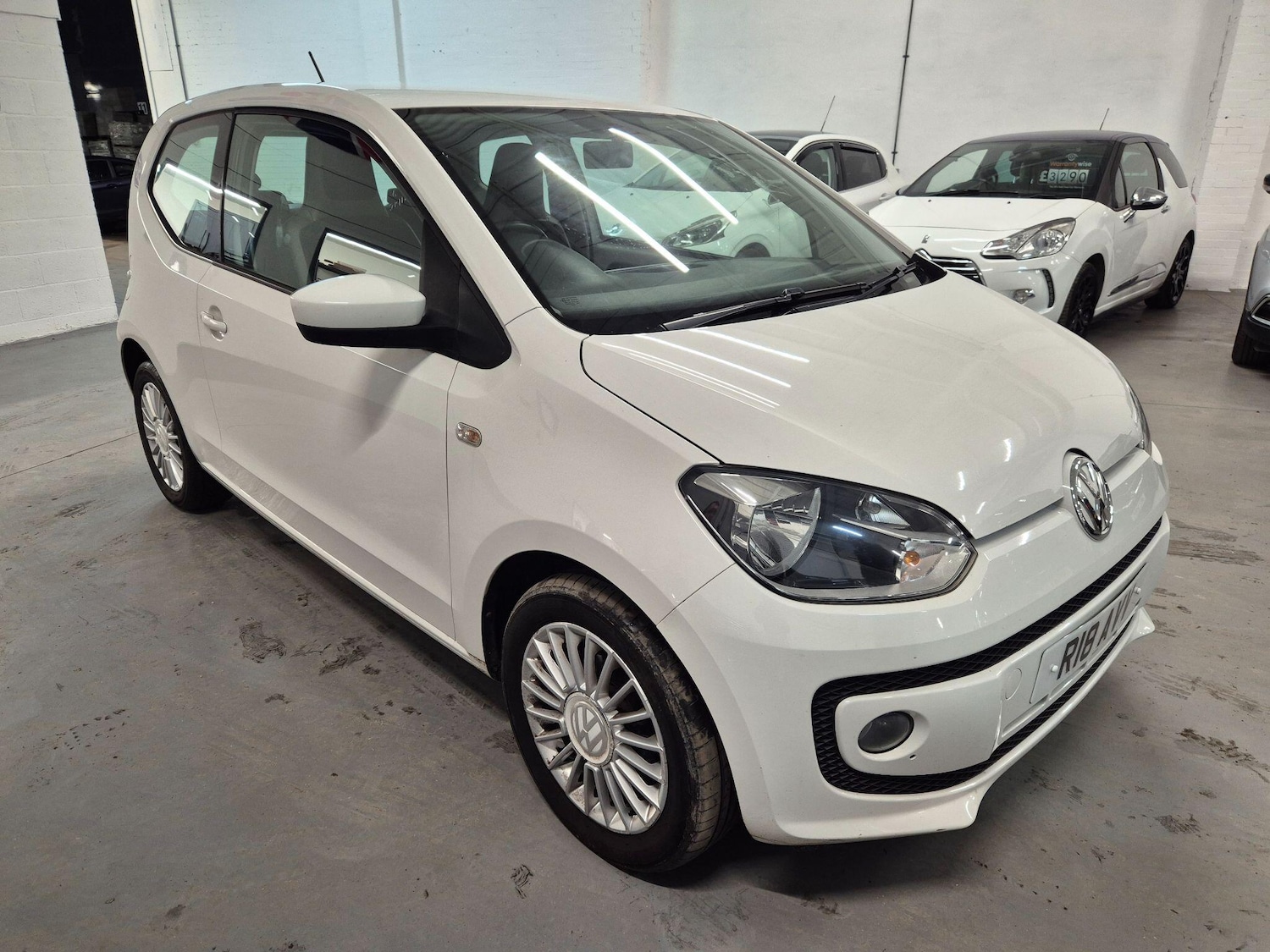 Used Volkswagen up! 2013 for sale - 76899634: Photo 1