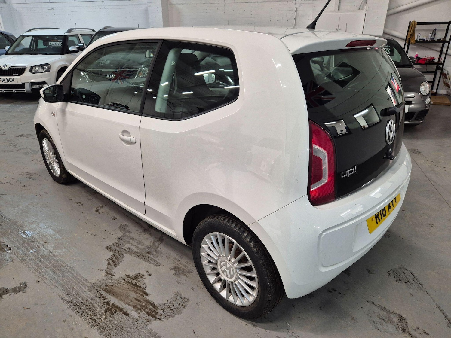 Used Volkswagen up! 2013 for sale - 76899634: Photo 4