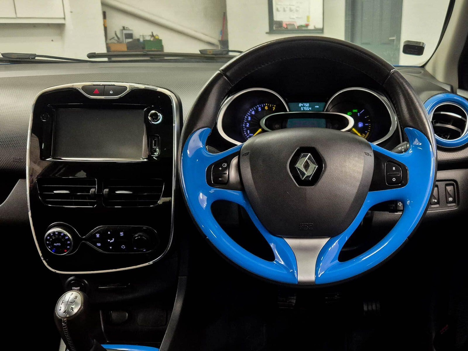 Used Renault Clio 2015 for sale - 78086549: Photo 2