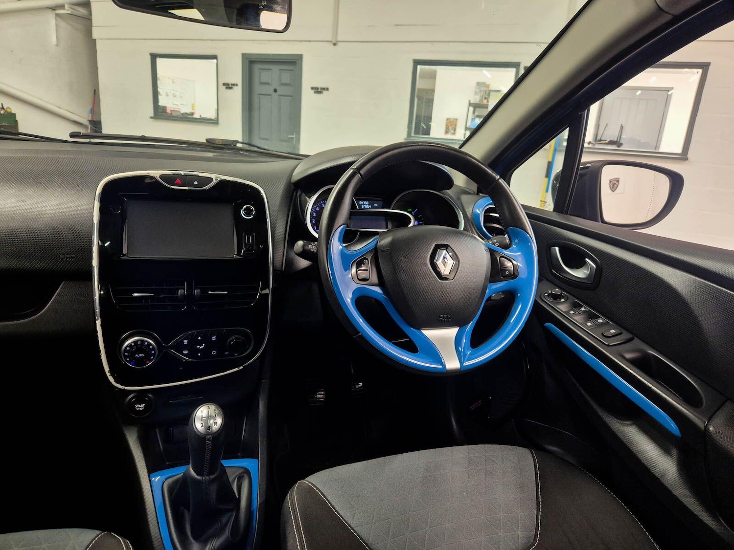 Used Renault Clio 2015 for sale - 78086549: Photo 60
