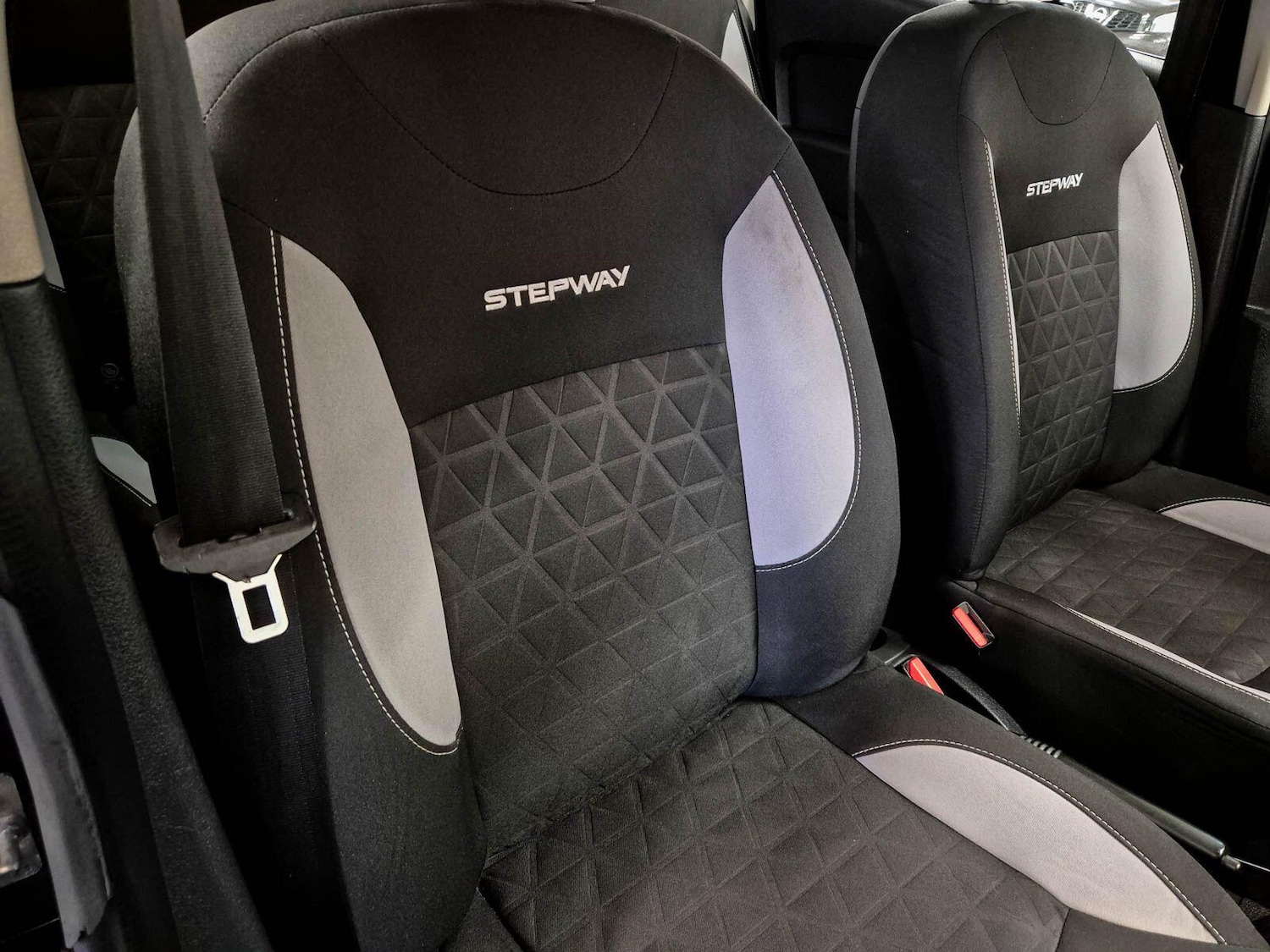 Used Dacia Sandero Stepway 2016 for sale - 78127395: Photo 41