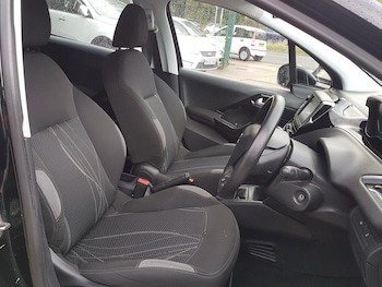 Used Peugeot 208 2013 for sale - 76175321: Photo 2