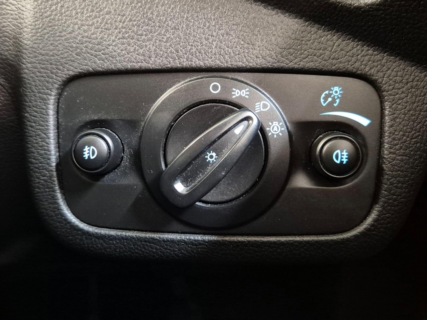 Used Ford Kuga 2014 for sale - 76898917: Photo 85