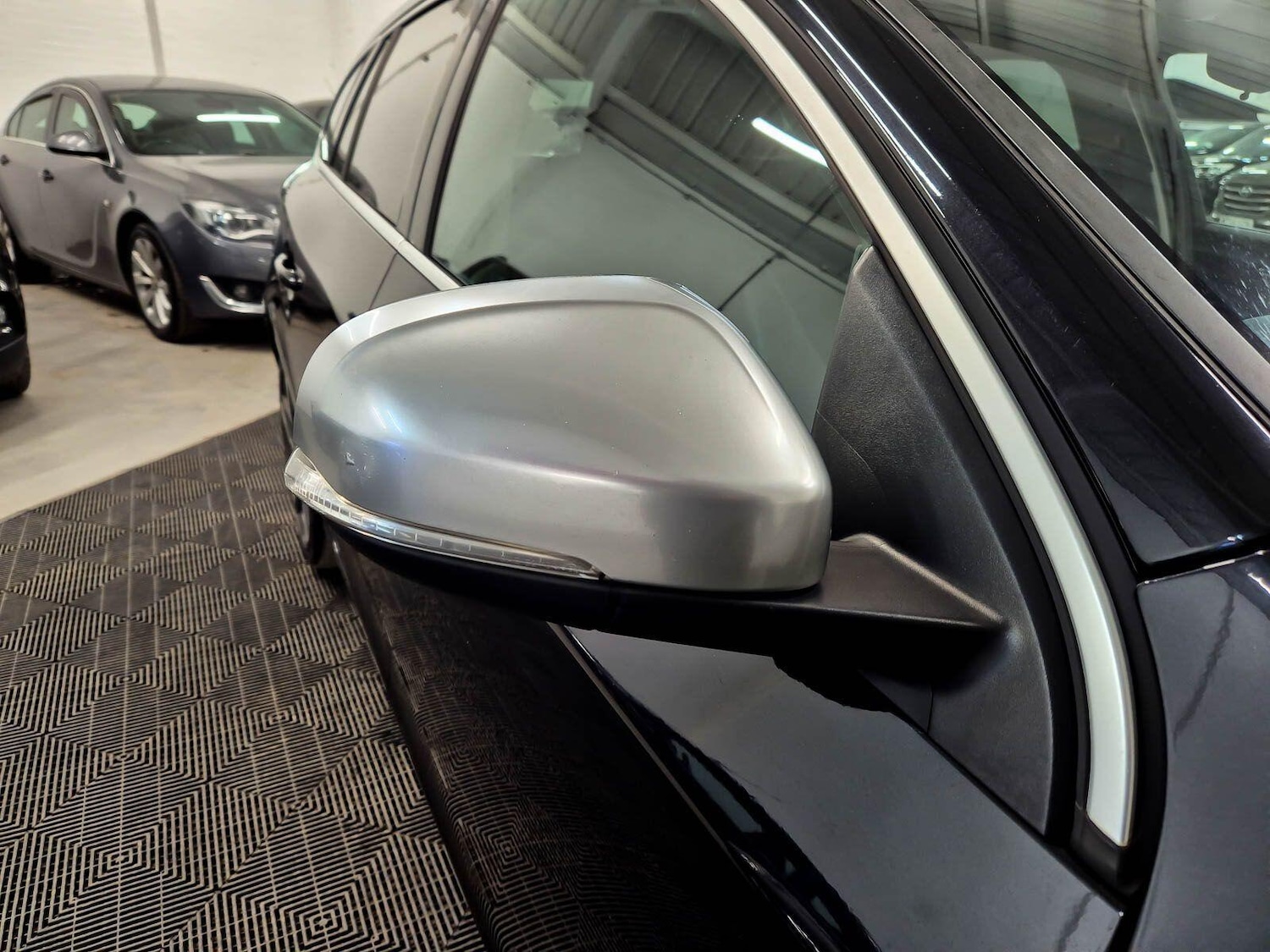 Used Volvo V60 2012 for sale - 77611840: Photo 10