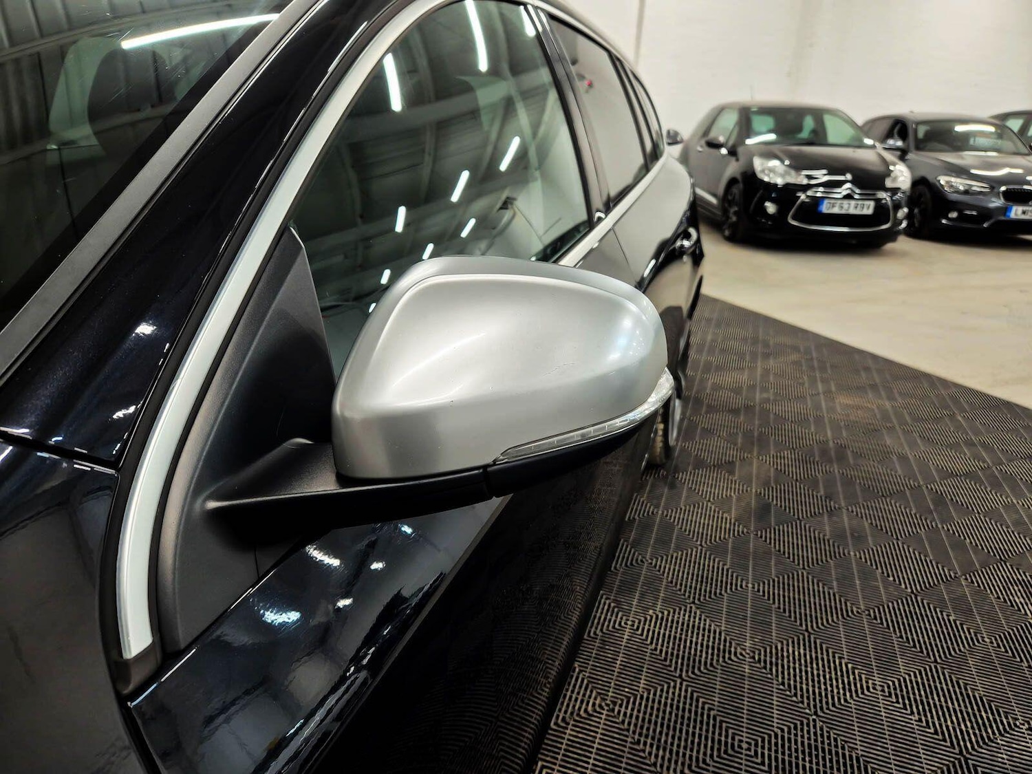 Used Volvo V60 2012 for sale - 77611840: Photo 13