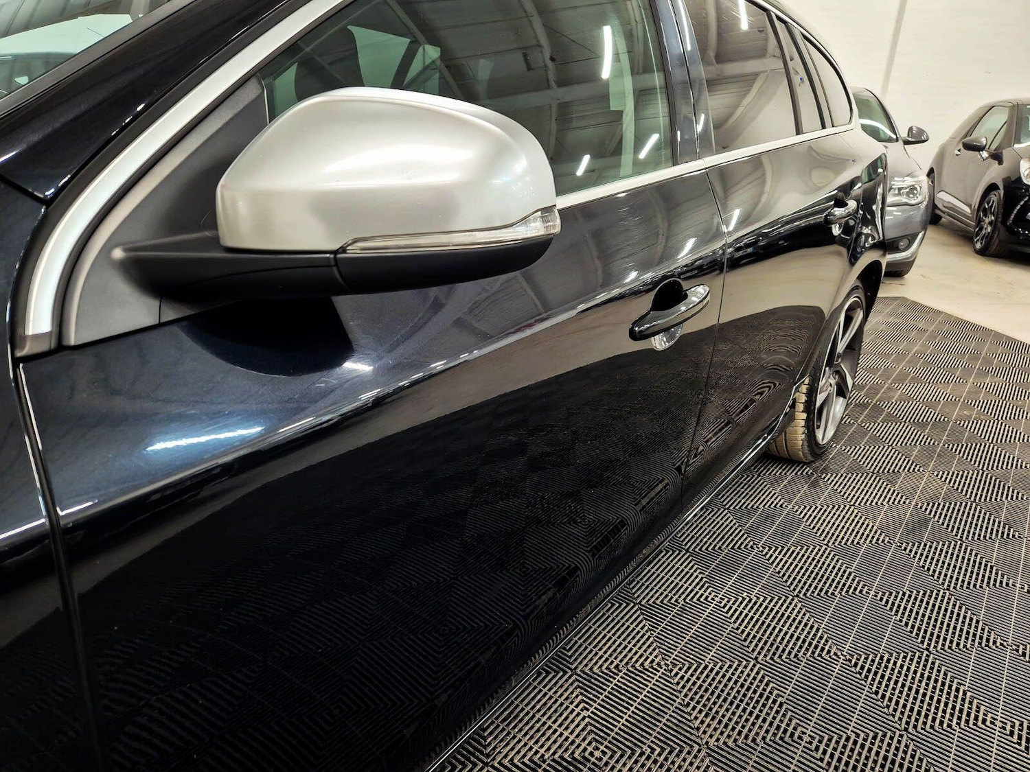 Used Volvo V60 2012 for sale - 77611840: Photo 14