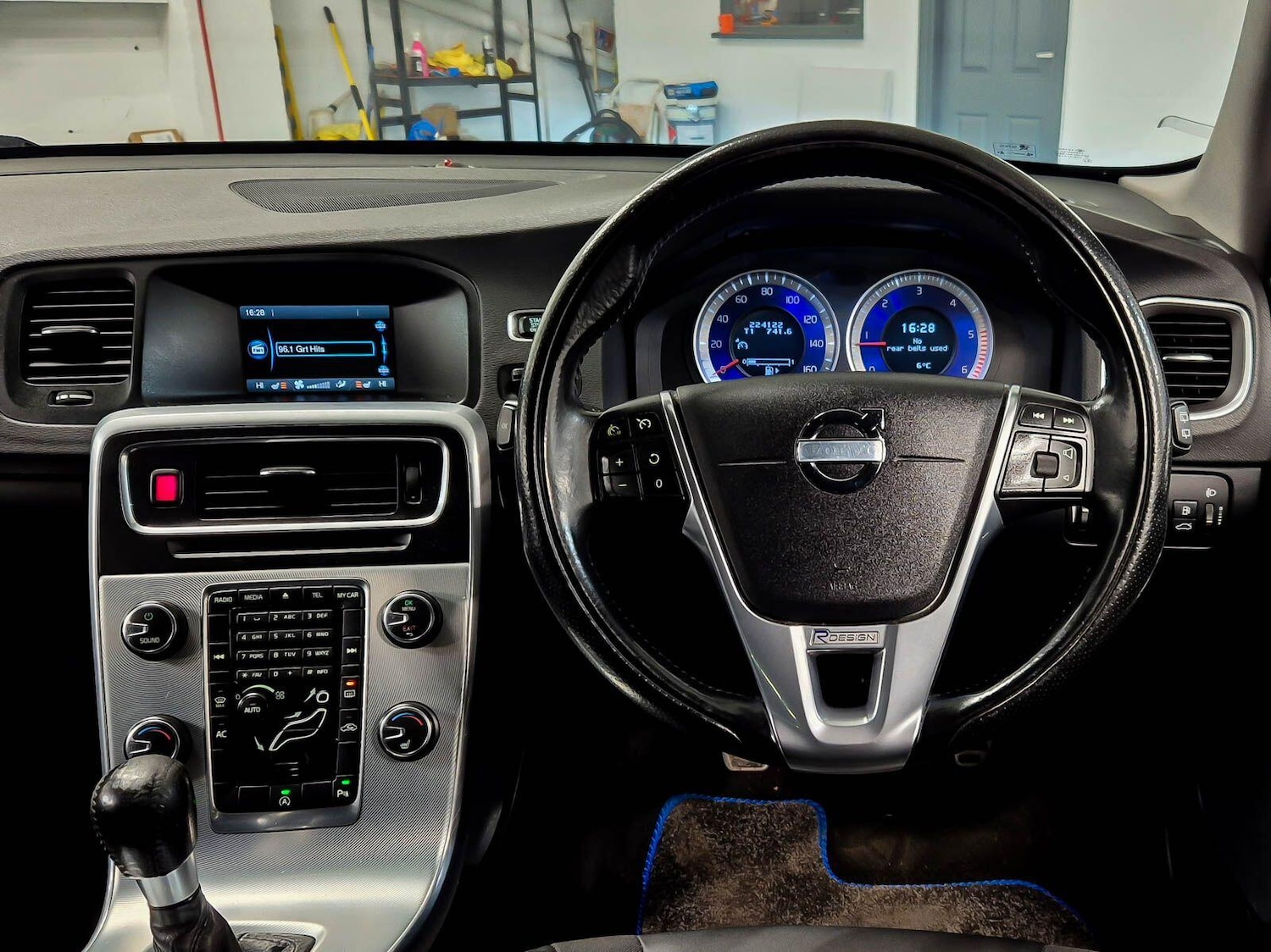 Used Volvo V60 2012 for sale - 77611840: Photo 2