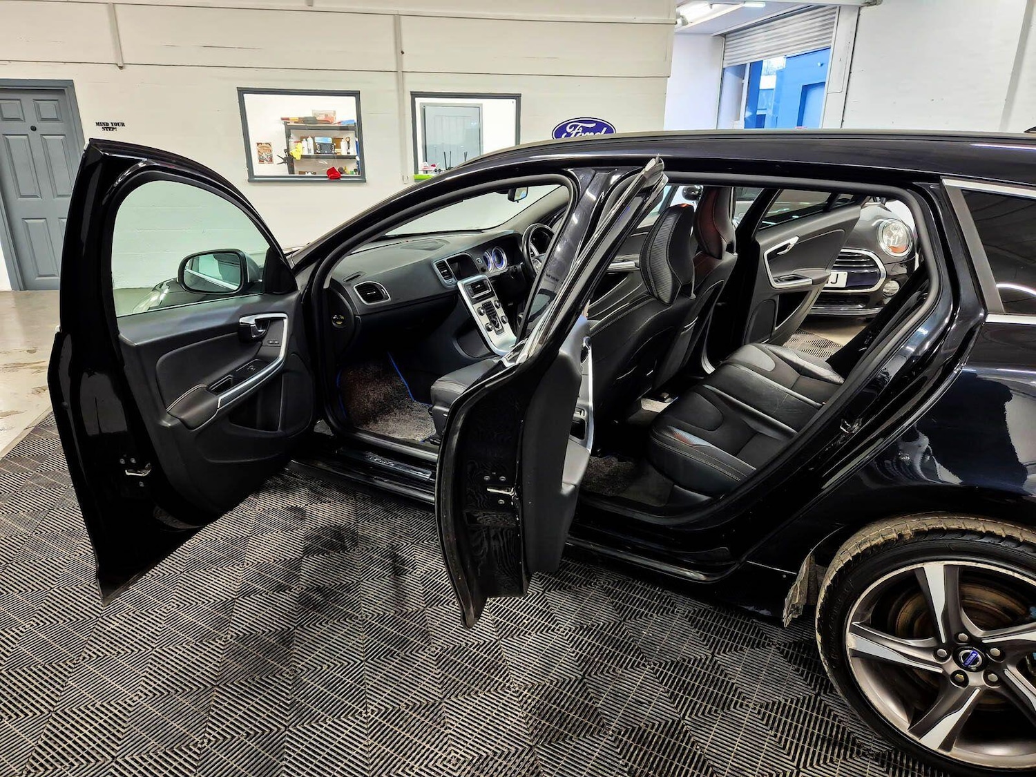 Used Volvo V60 2012 for sale - 77611840: Photo 21