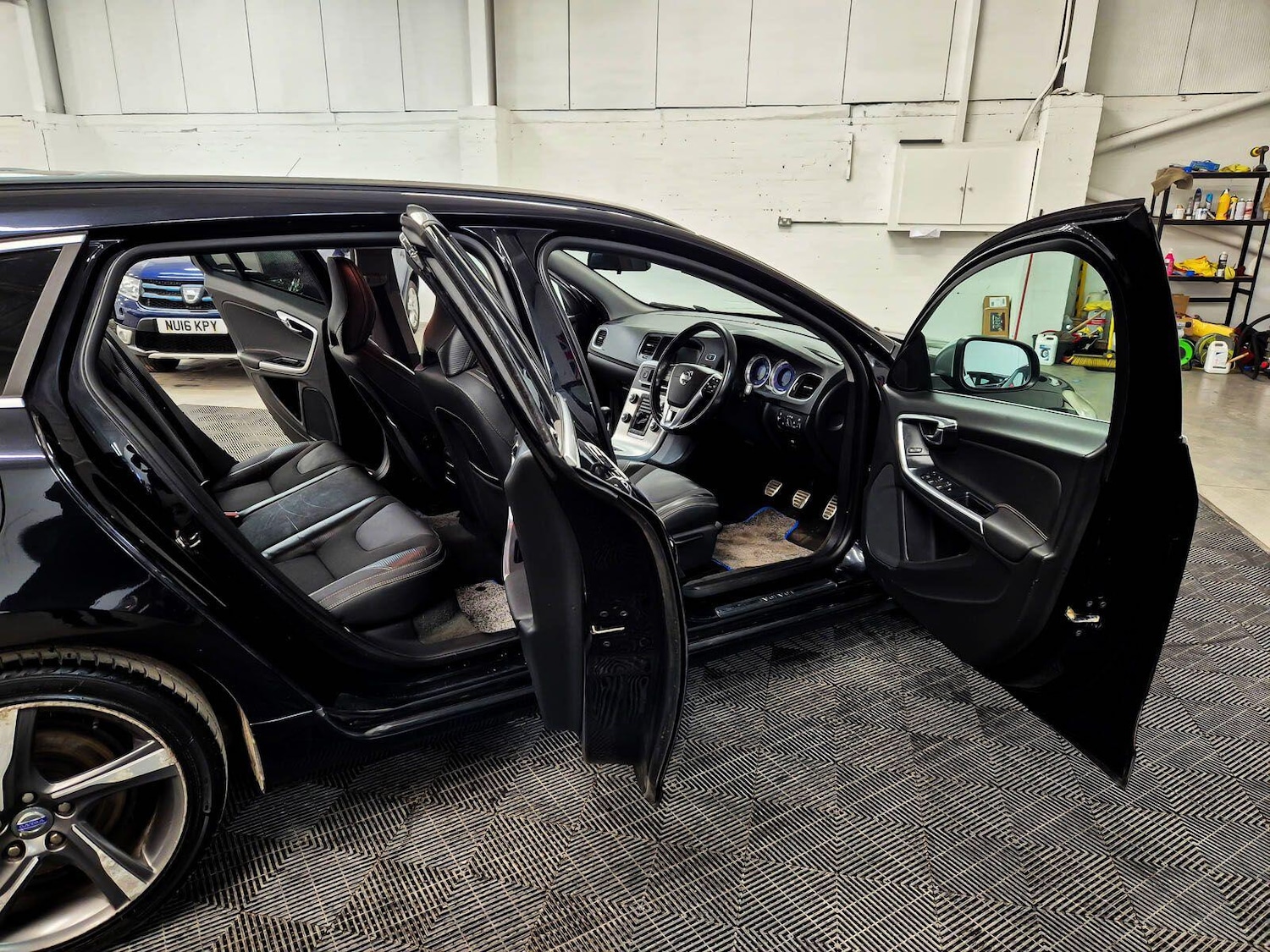 Used Volvo V60 2012 for sale - 77611840: Photo 22