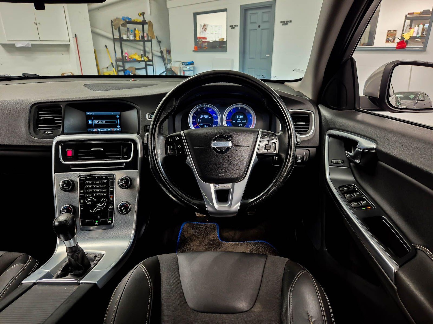 Used Volvo V60 2012 for sale - 77611840: Photo 24