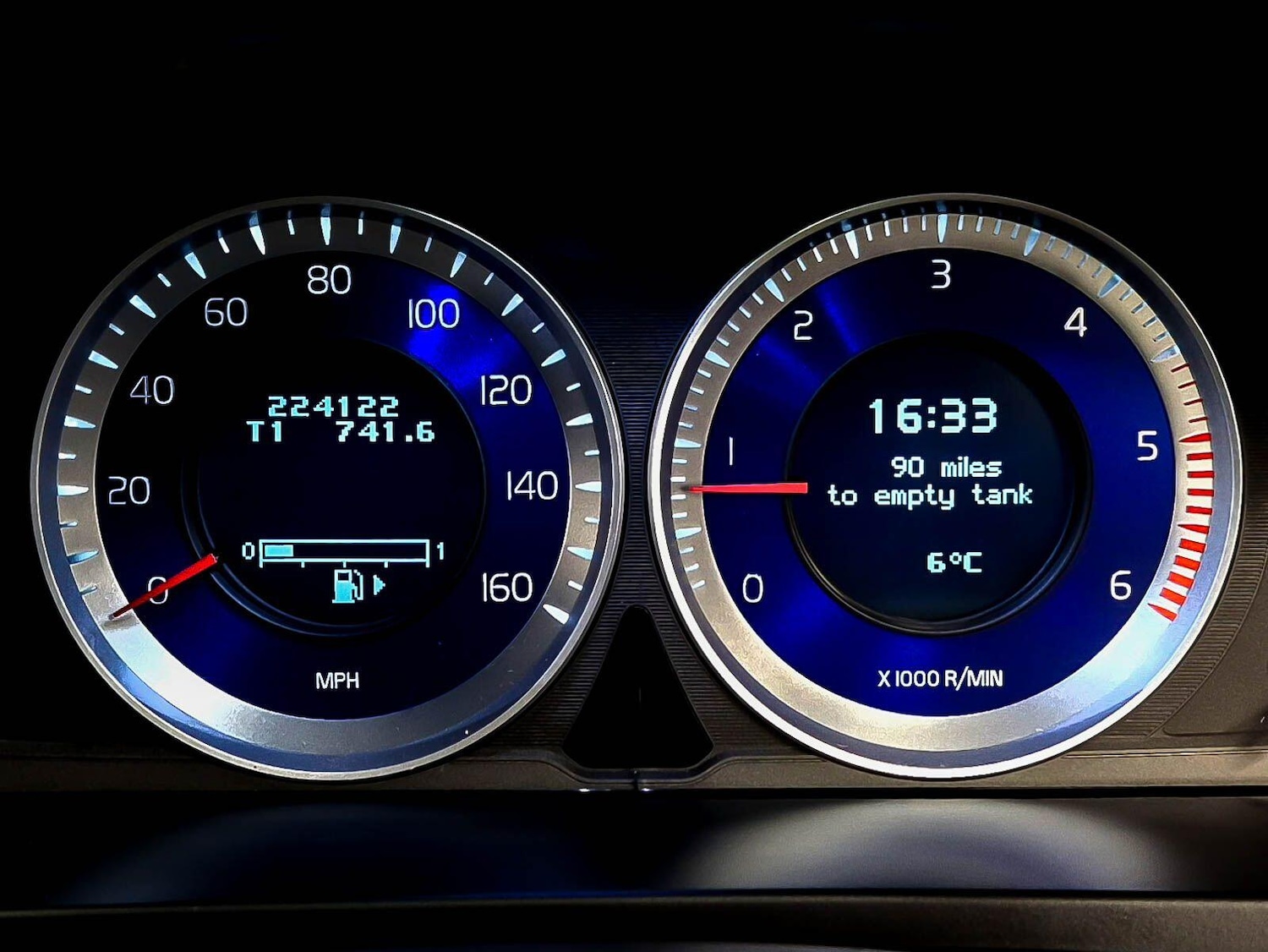 Used Volvo V60 2012 for sale - 77611840: Photo 25