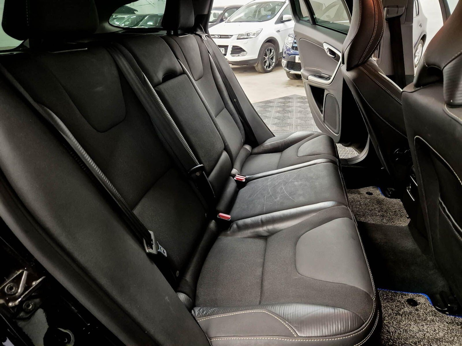 Used Volvo V60 2012 for sale - 77611840: Photo 40