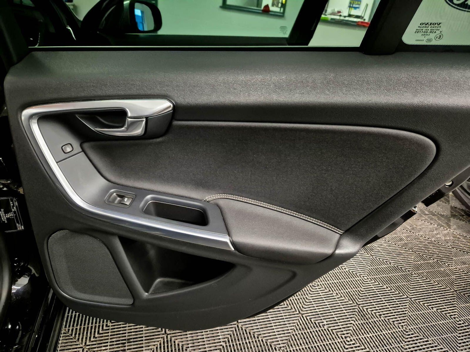 Used Volvo V60 2012 for sale - 77611840: Photo 45