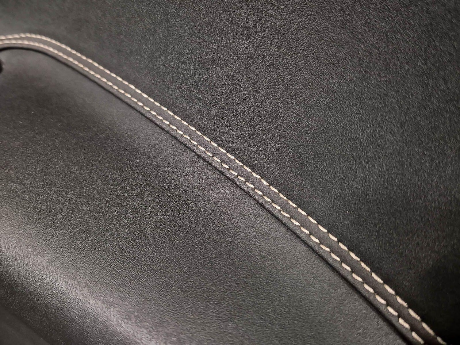 Used Volvo V60 2012 for sale - 77611840: Photo 46