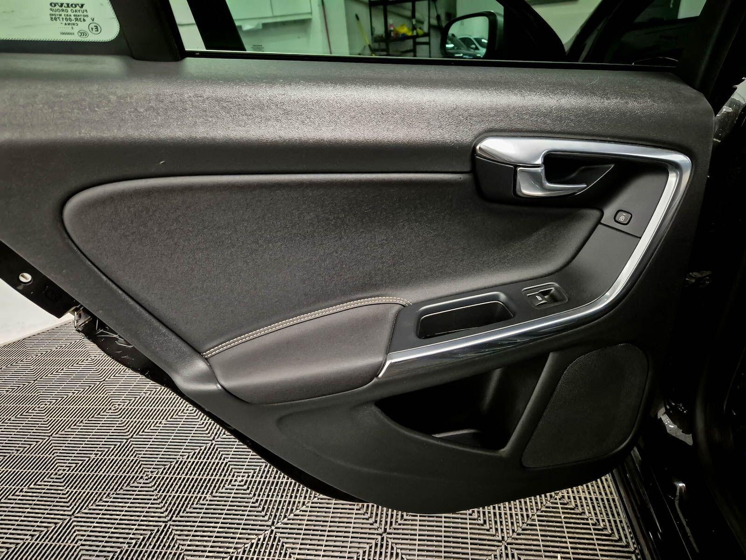 Used Volvo V60 2012 for sale - 77611840: Photo 52