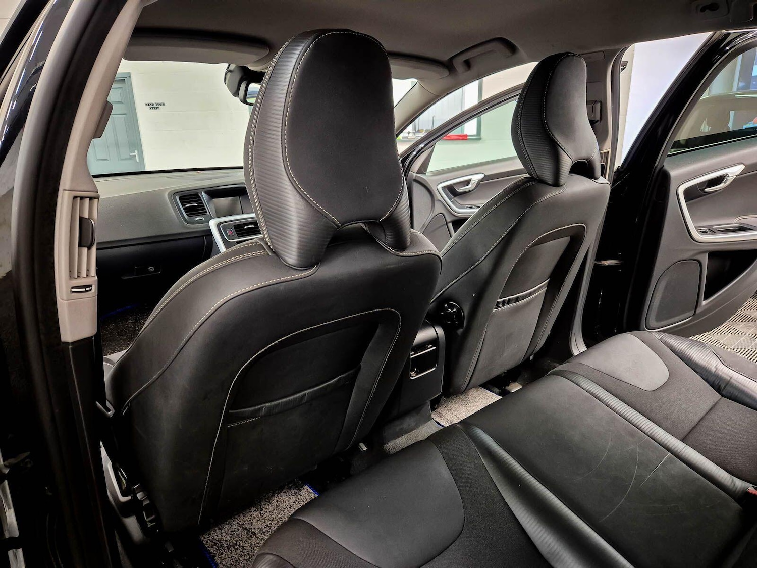 Used Volvo V60 2012 for sale - 77611840: Photo 57