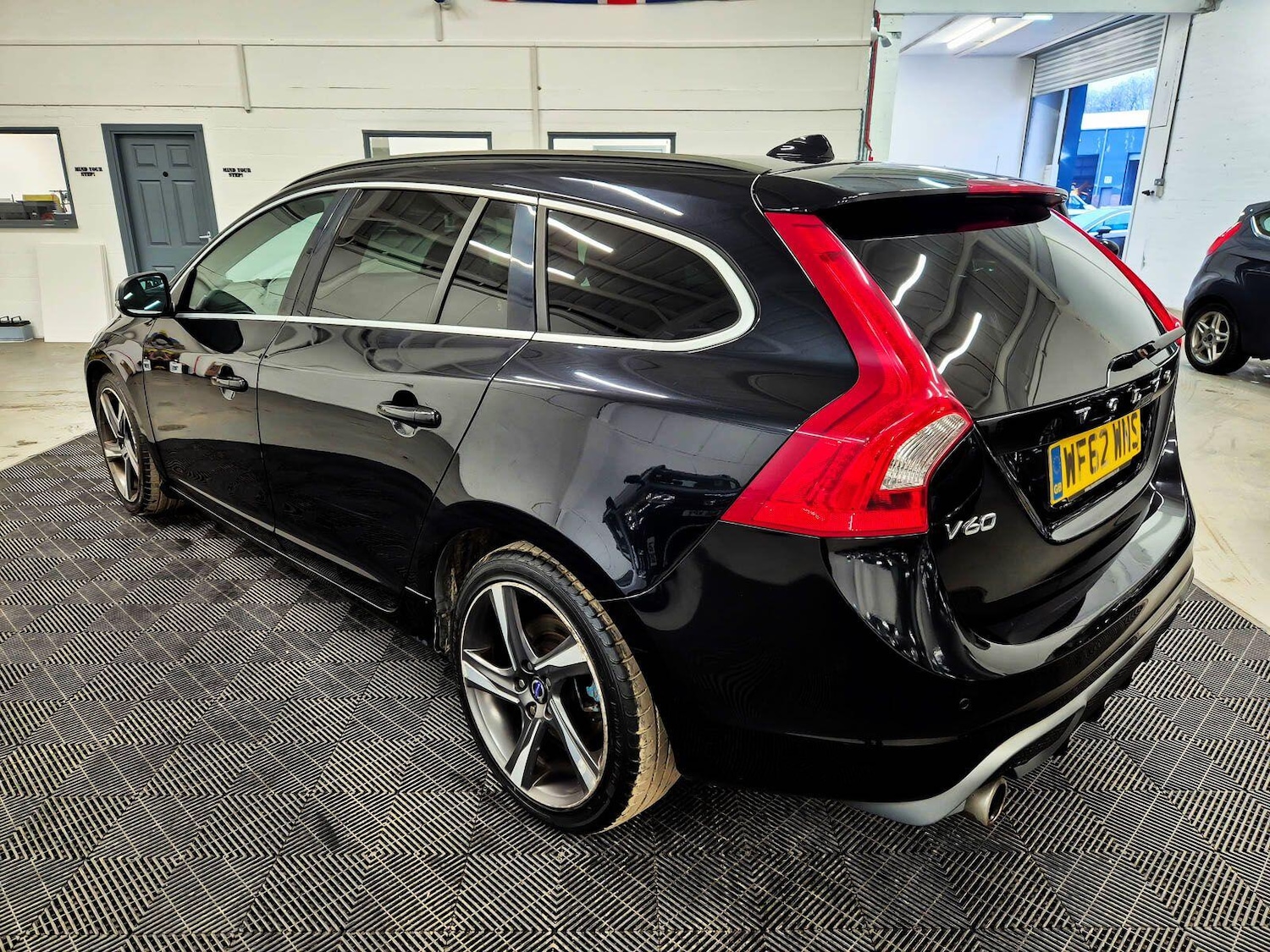 Used Volvo V60 2012 for sale - 77611840: Photo 6