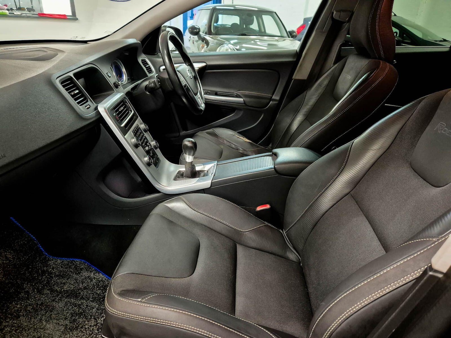 Used Volvo V60 2012 for sale - 77611840: Photo 61