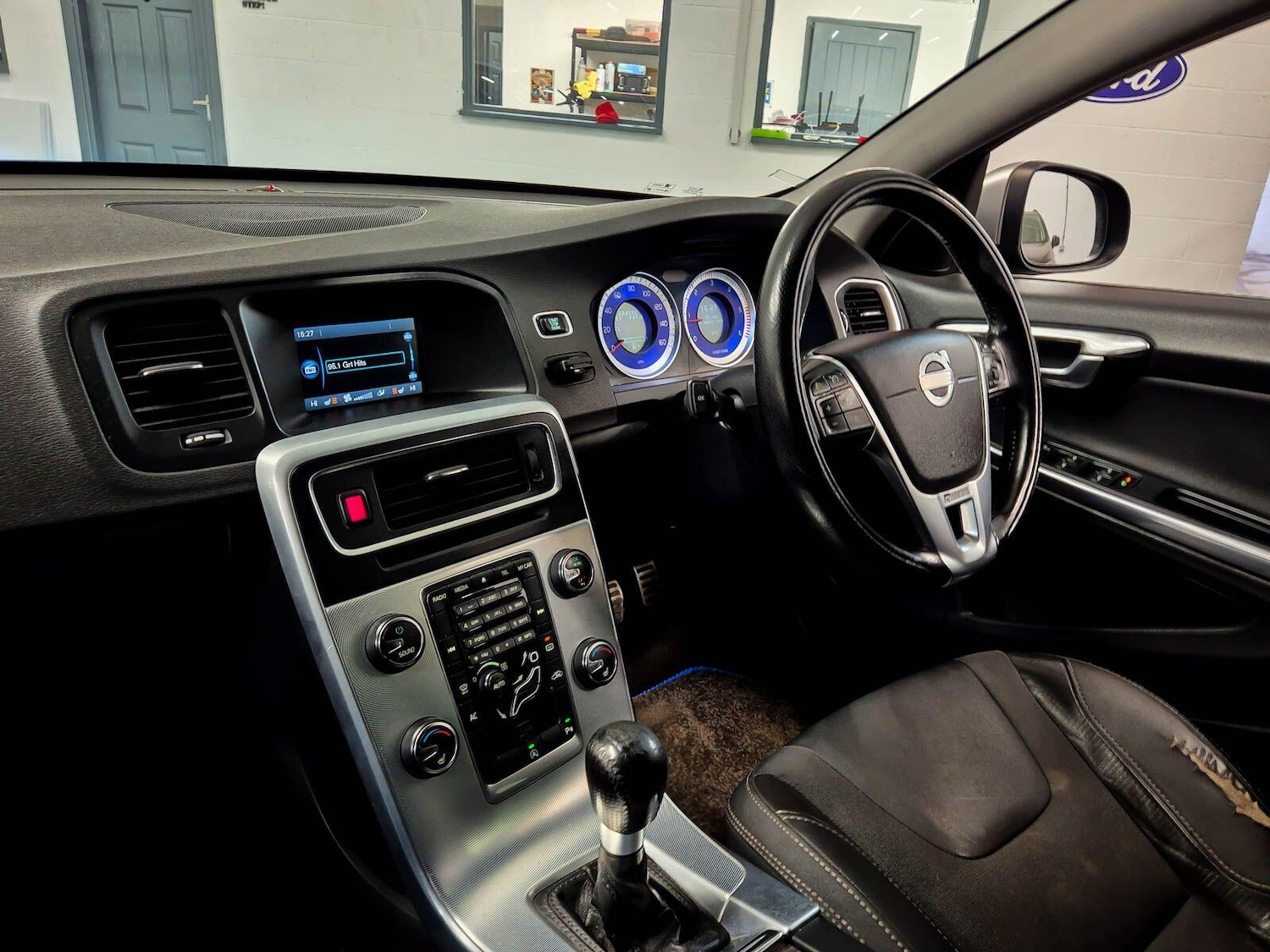 Used Volvo V60 2012 for sale - 77611840: Photo 65