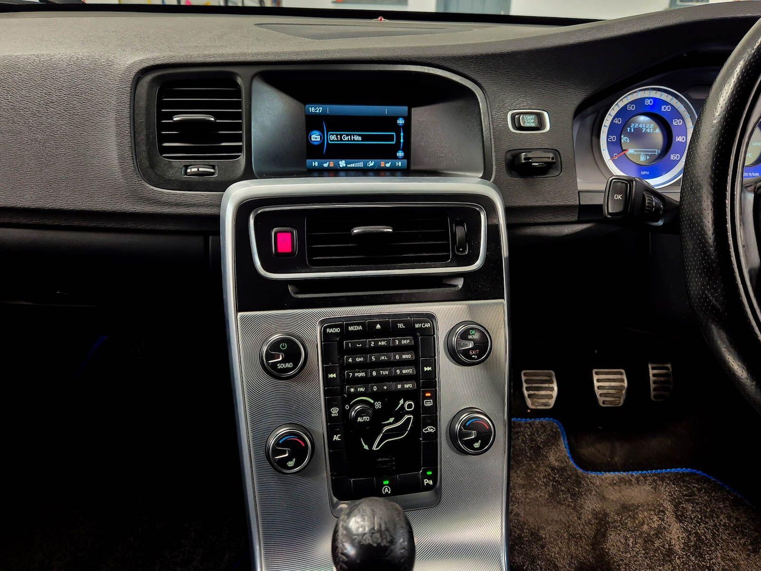 Used Volvo V60 2012 for sale - 77611840: Photo 67