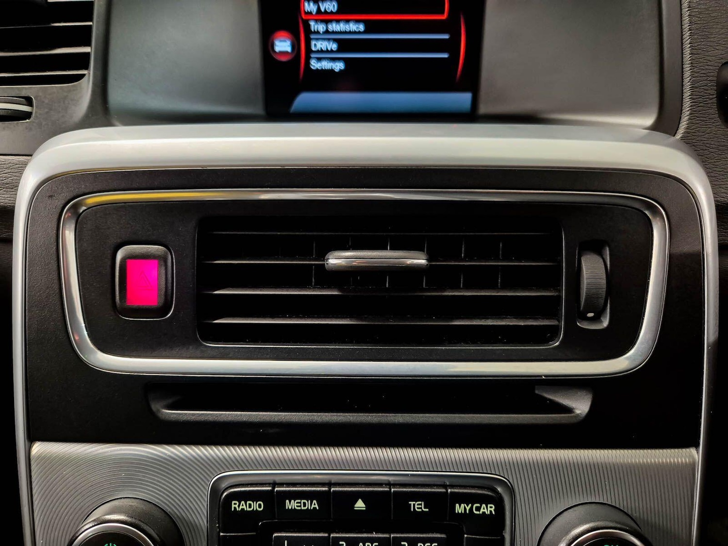 Used Volvo V60 2012 for sale - 77611840: Photo 74