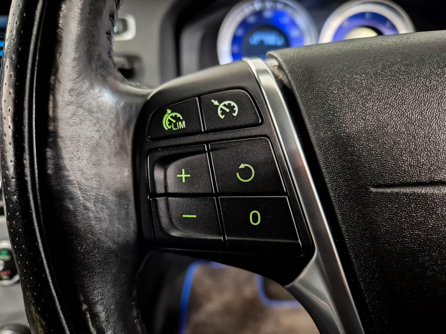 Used Volvo V60 2012 for sale - 77611840: Photo 80