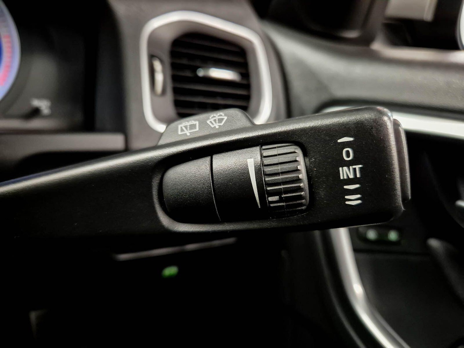 Used Volvo V60 2012 for sale - 77611840: Photo 87