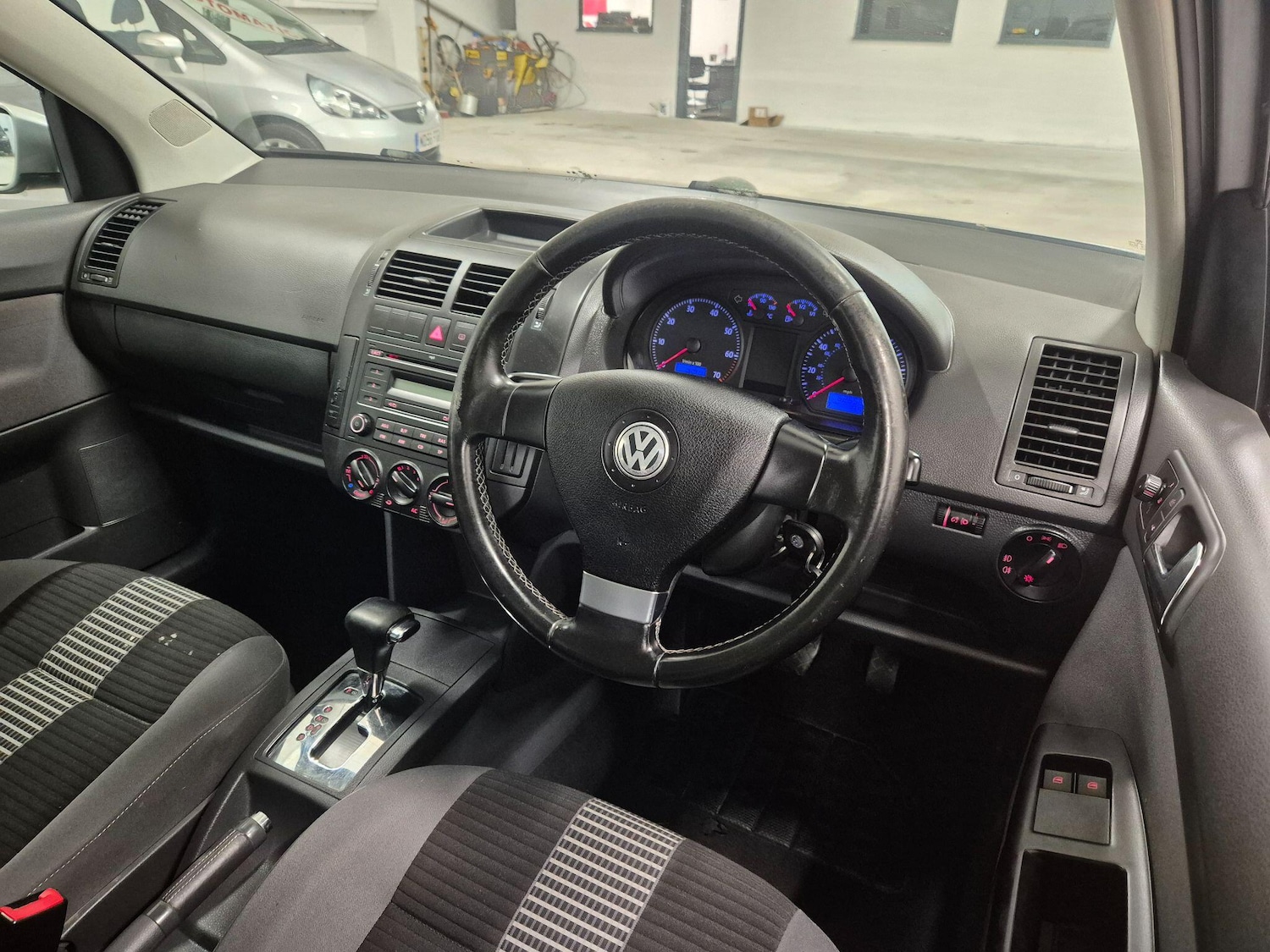 Used Volkswagen Polo 2008 for sale - 76485356: Photo 2