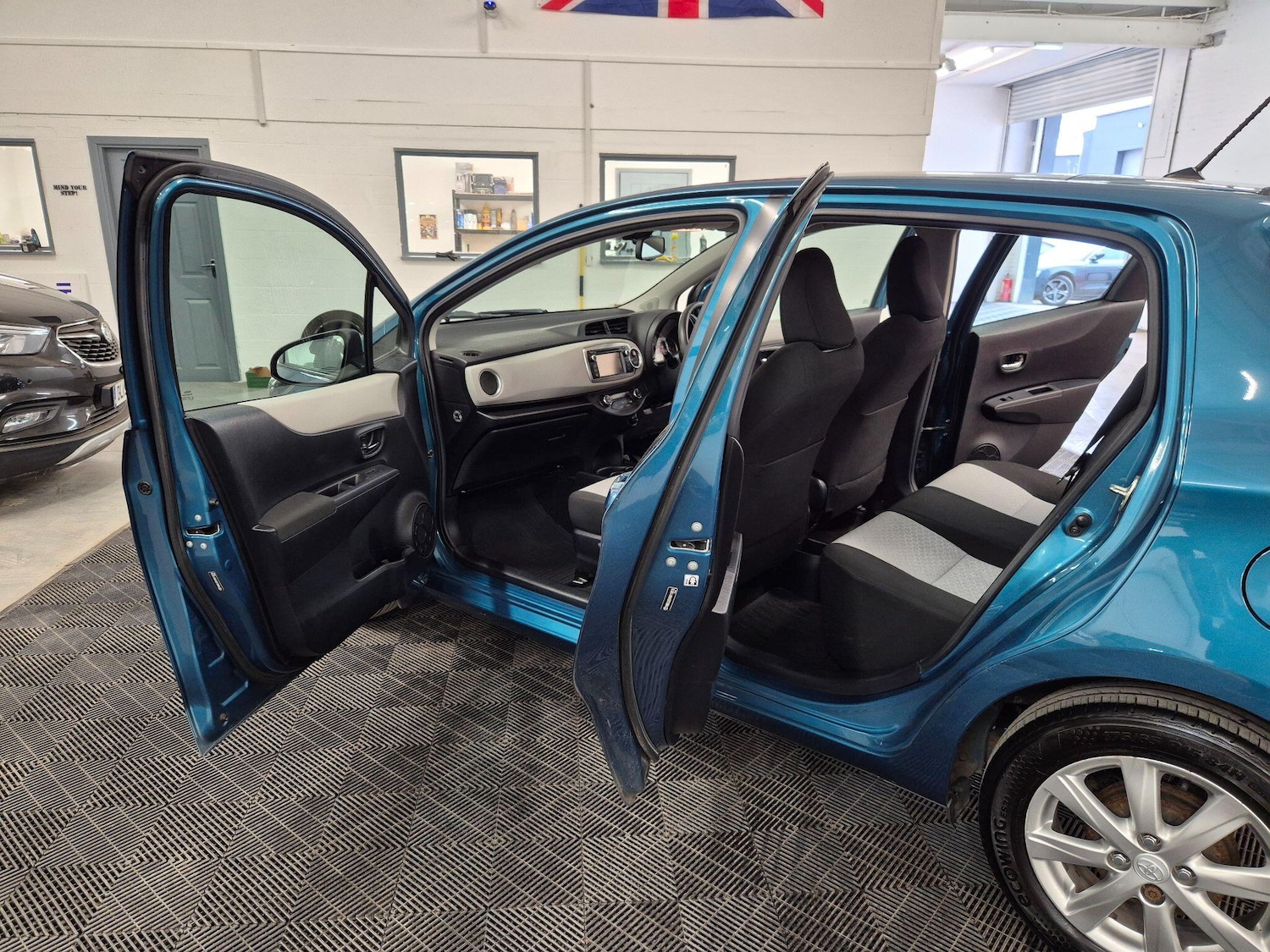 Used Toyota Yaris 2013 for sale - 78007185: Photo 38