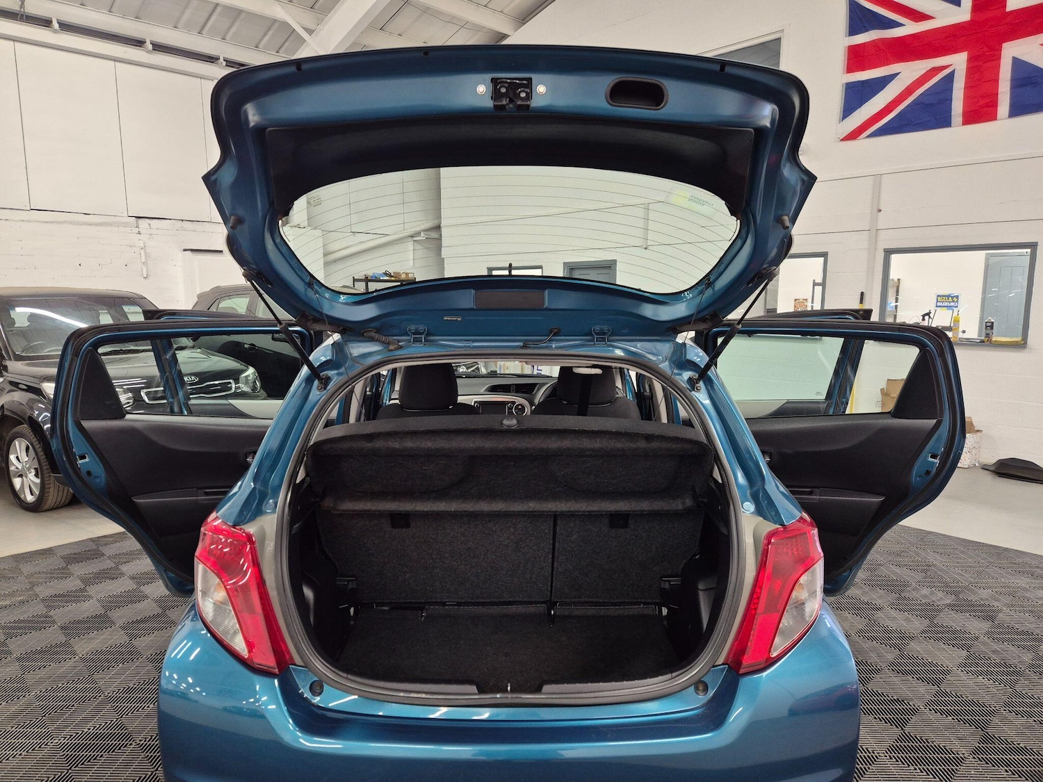 Used Toyota Yaris 2013 for sale - 78007185: Photo 55