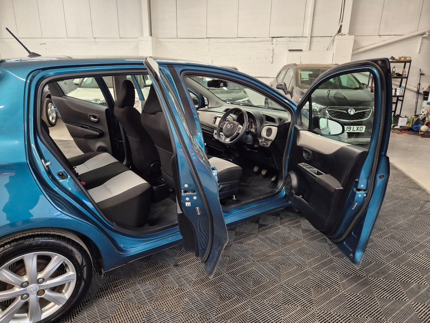 Used Toyota Yaris 2013 for sale - 78007185: Photo 81