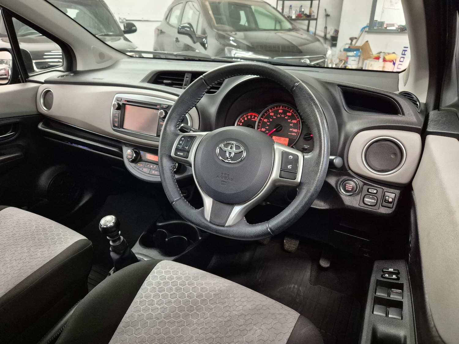 Used Toyota Yaris 2013 for sale - 78007185: Photo 85