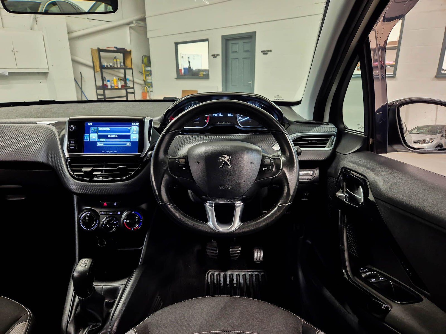 Used Peugeot 208 2016 for sale - 77060415: Photo 28