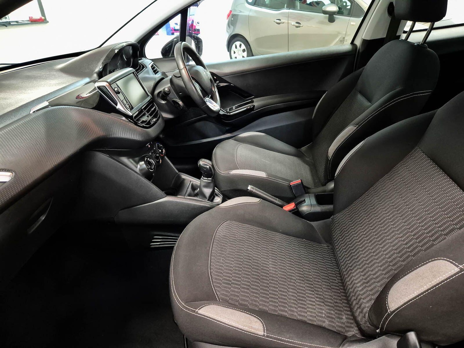 Used Peugeot 208 2016 for sale - 77060415: Photo 44