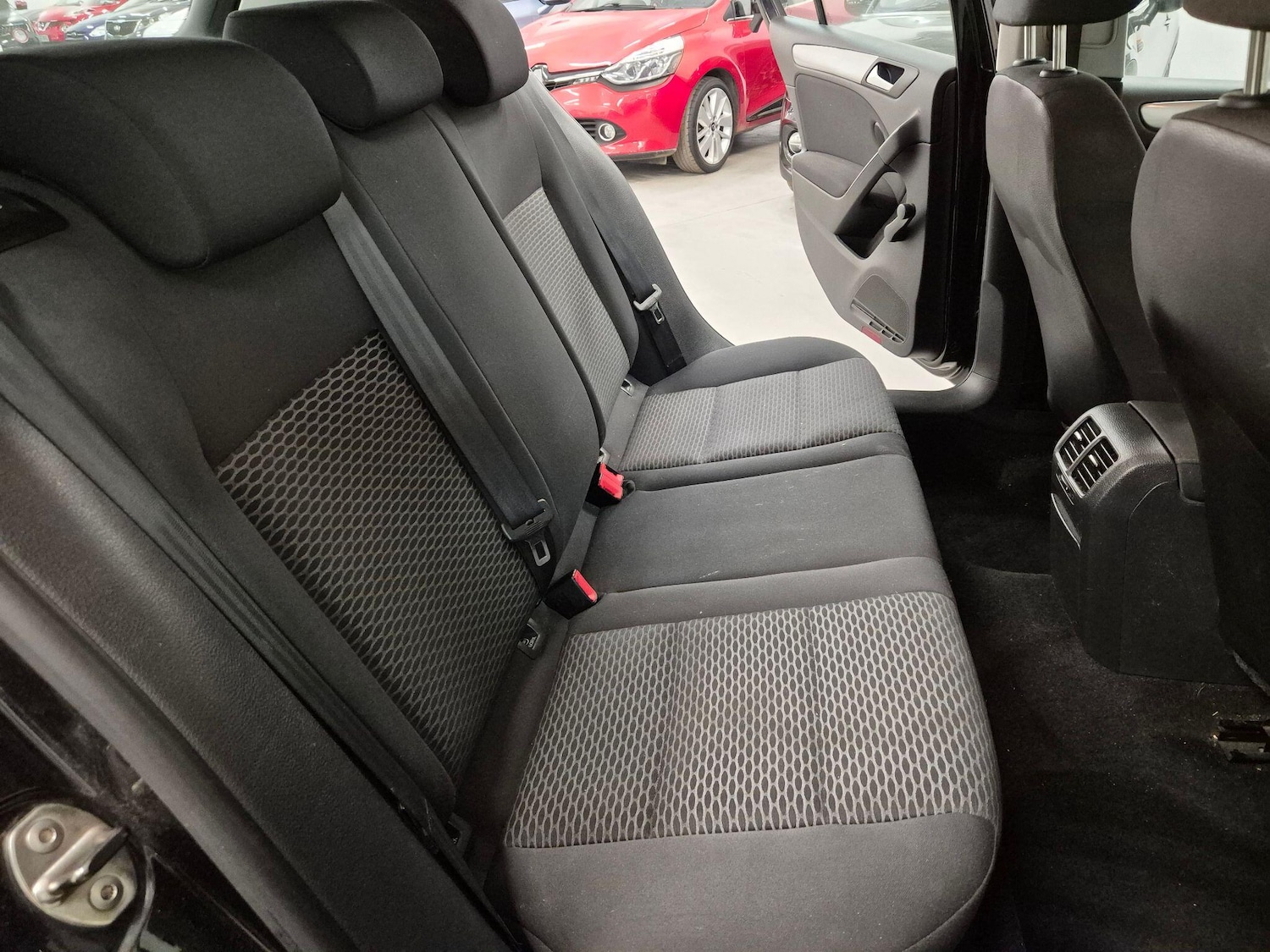 Used Volkswagen Golf 2010 for sale - 77066786: Photo 19