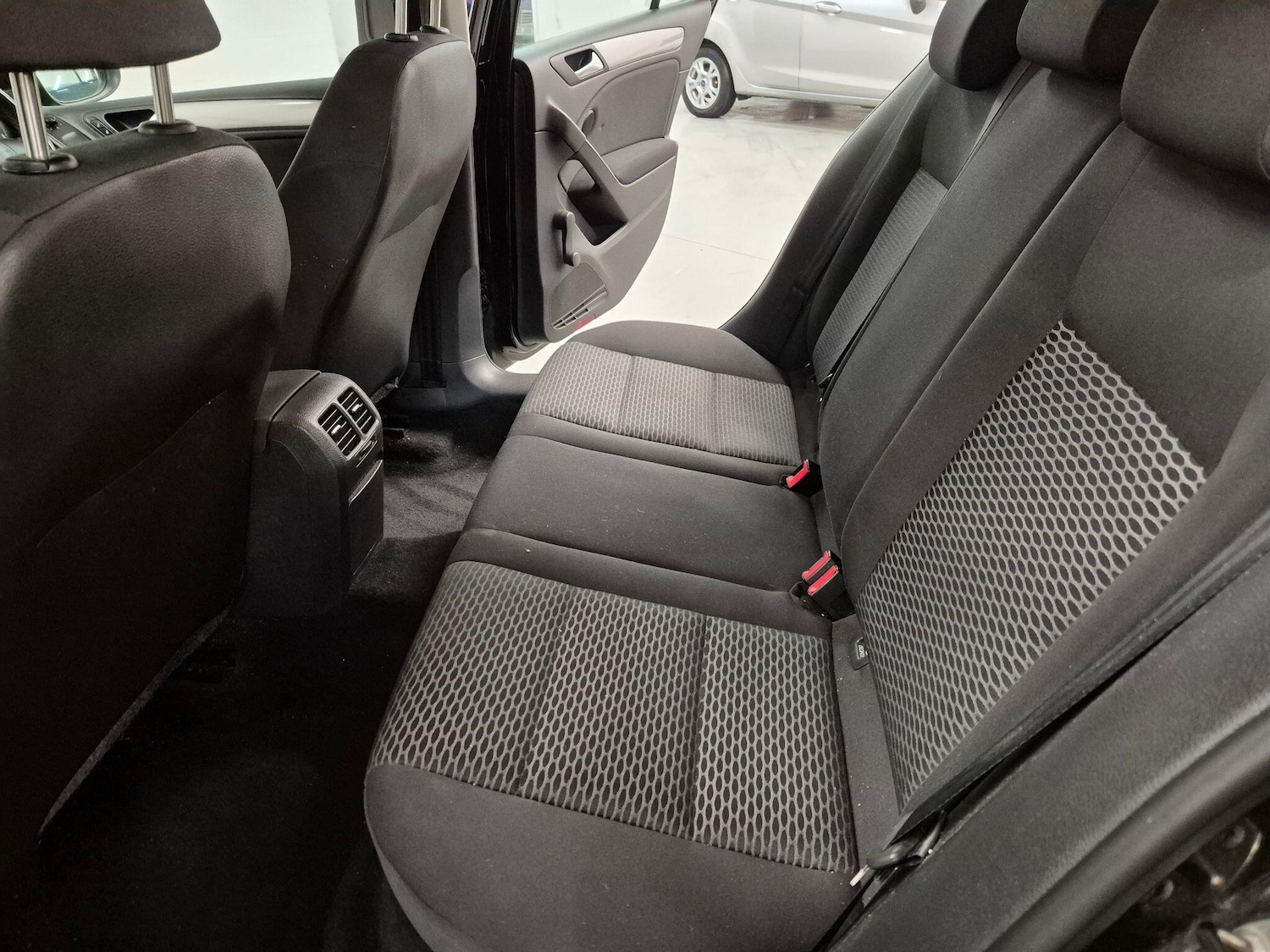 Used Volkswagen Golf 2010 for sale - 77066786: Photo 25